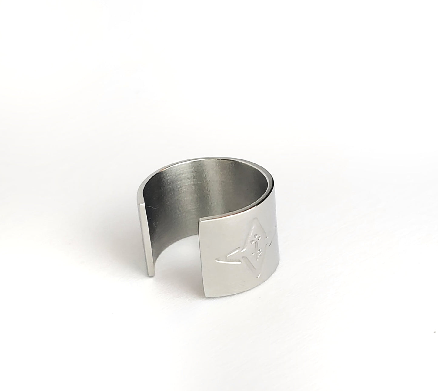 VALENCIA KEY Super Sleek Ear Cuff - Silver Tone