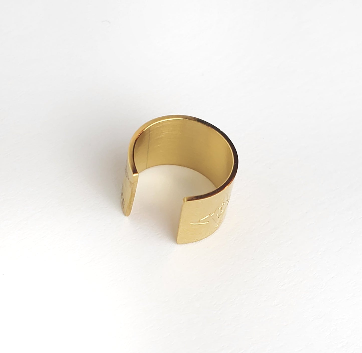 VALENCIA KEY Sleek Ear Cuff Gold Tone