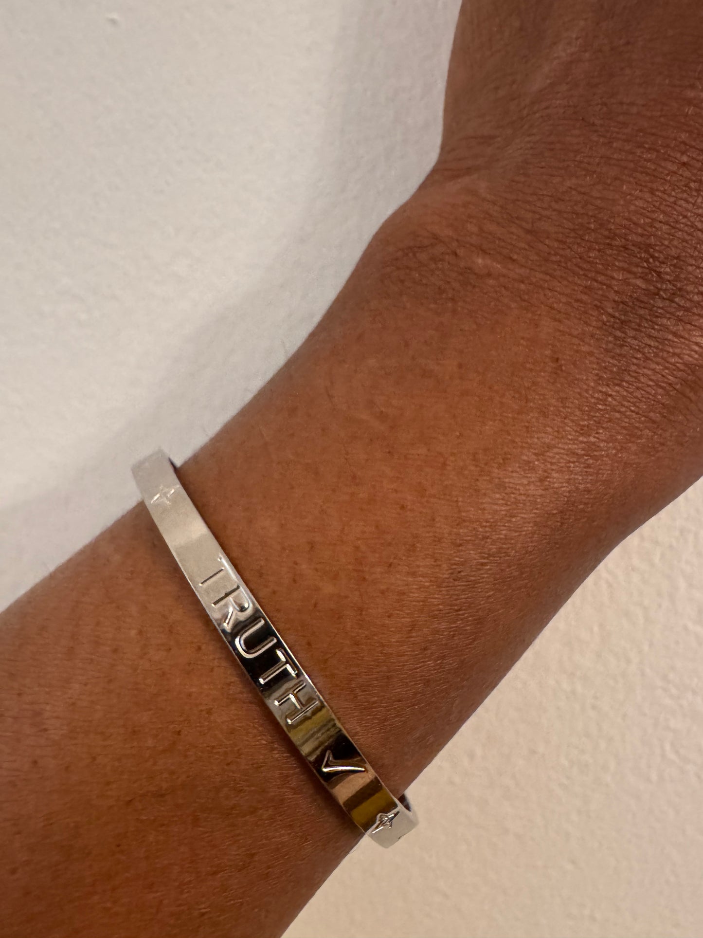 ✨ VALENCIA KEY FAITH✔️ Bracelet ✨🙏🏾💛 Silver tone